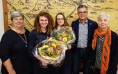 Stadtrat Peter Cepuder, Karin Kriegl und Agnes Pintar bedankten sich bei den beiden Vortragenden mit einem Blumenstrauß.